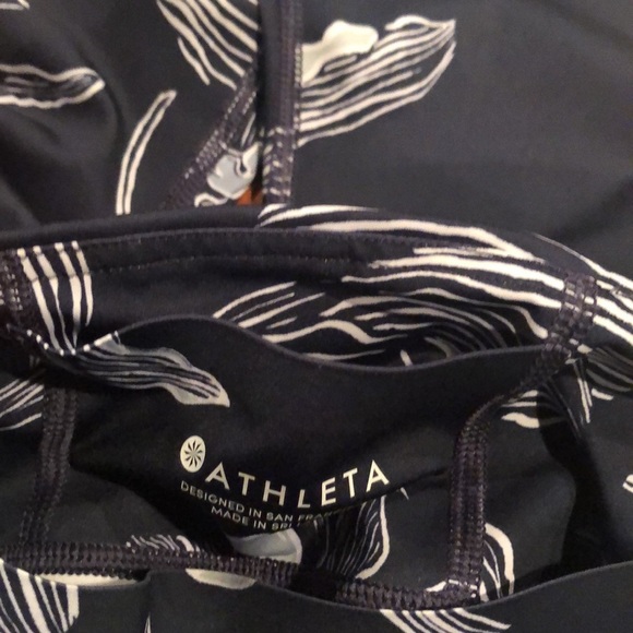 Athleta Navy Floral Sonic Capri Leggings small - Picture 5 of 7
